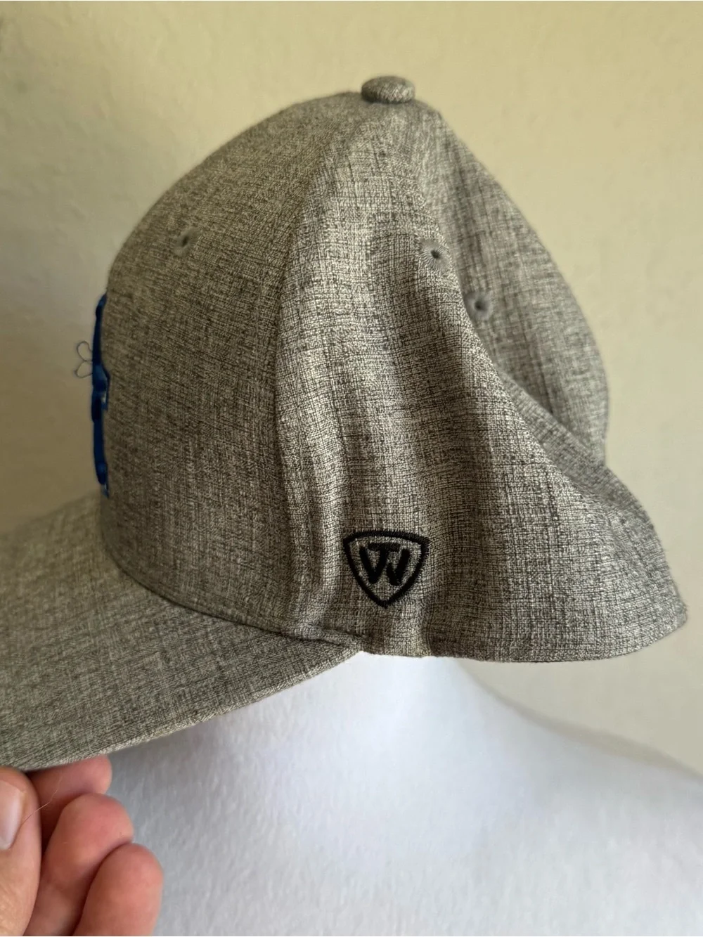 Men’s OSFM Top of the World Kentucky Colligate Sporty Athletic Fitted Hat